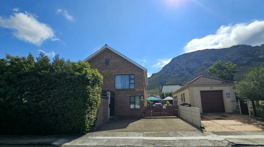 5 Bedroom Property for Sale in Voelklip Western Cape